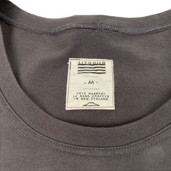 Sly Guild New Zealand Elongated Scoop Tee - Picture 3 of 4